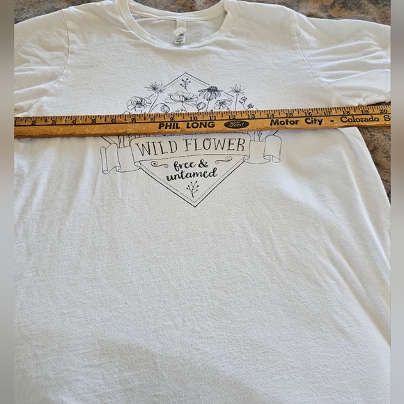 White Crew Neck Tee Wildflowers Sz. Medium 100% Cotton - Picture 3 of 7